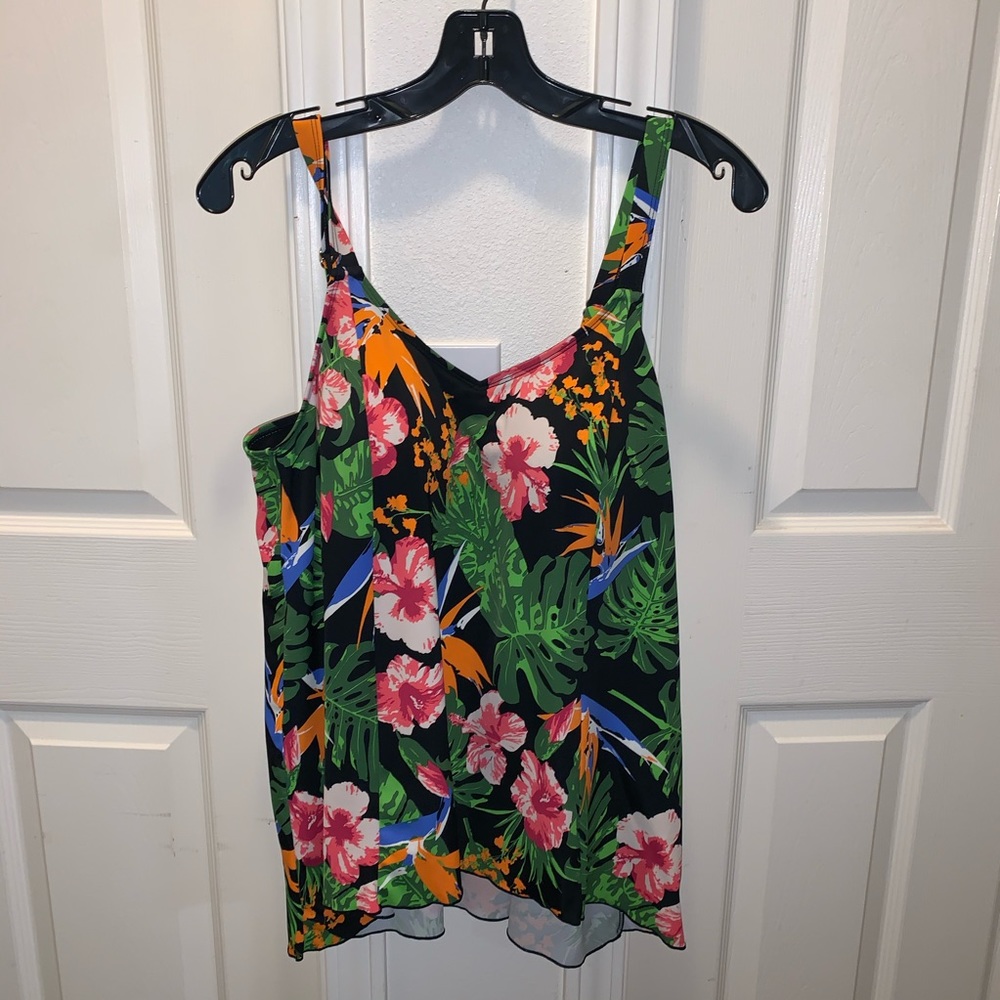TROPICAL SWIM TANK (B2)